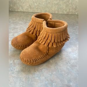 Minnetonka toddler size 4c,tan suede moccasins with zip up sides